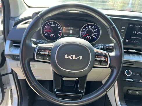 Certified 2024 Kia Carnival LX image 14