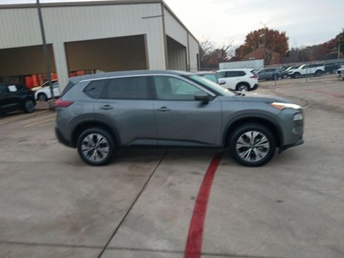 Used 2023 Nissan Rogue SV image 7