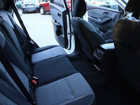 Used 2022 Nissan Rogue S FWD image 17