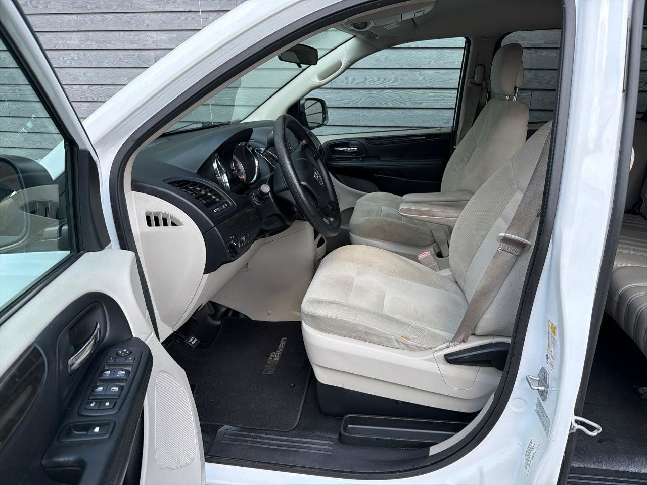 Used 2017 Dodge Grand Caravan SE w/ Power Window Group FWD image 19
