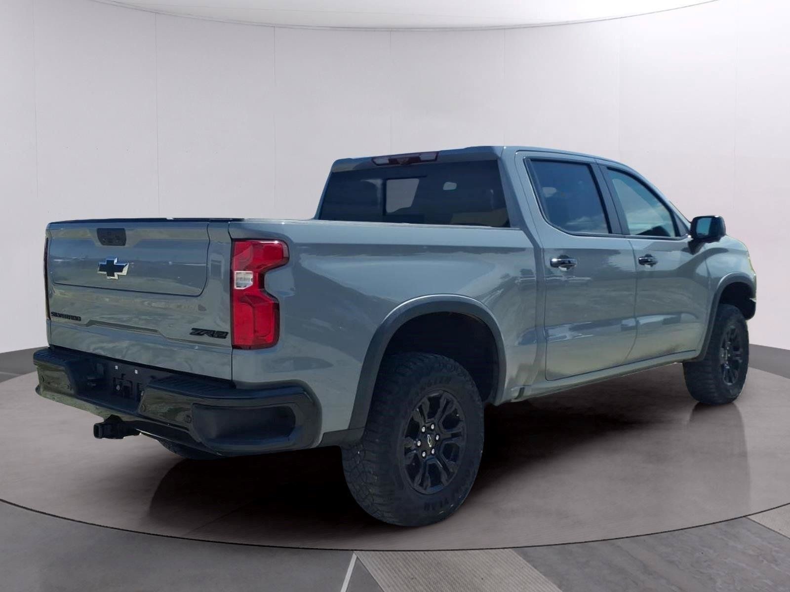 Used 2024 Chevrolet Silverado 1500 ZR2 w/ Technology Package AWD/4WD image 5