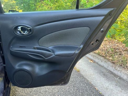 Used 2015 Nissan Versa SV FWD image 7
