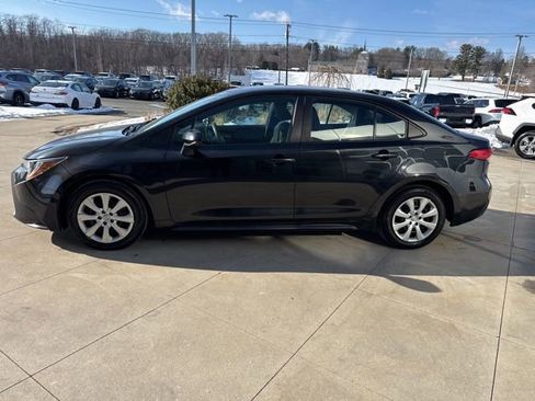 Used 2021 Toyota Corolla LE image 4