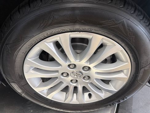 Used 2015 Toyota Sienna XLE w/ XLE Navigation Package FWD image 27