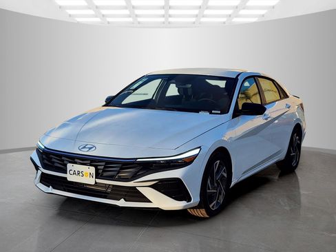 New 2025 Hyundai Elantra Sport image 3