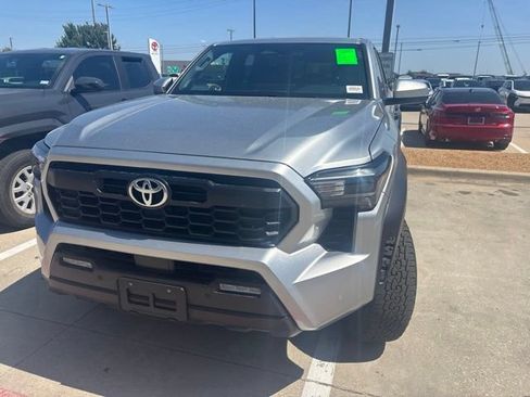 Used 2024 Toyota Tacoma TRD Off-Road w/ TRD Off Road Upgrade Package AWD/4WD image 6