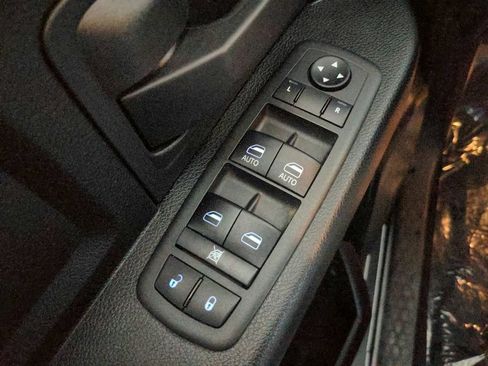 Used 2022 RAM 1500 Express w/ Ceramic Grey Express Package AWD/4WD image 29