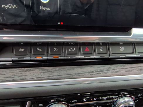 New 2026 GMC Sierra 1500 SLT image 30