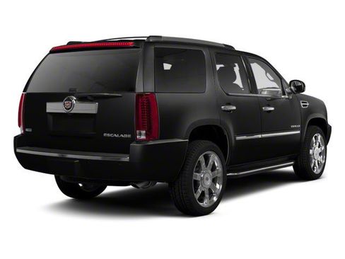 Used 2013 Cadillac Escalade Premium image 2