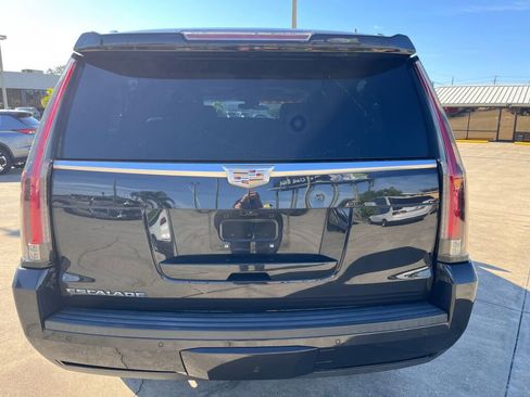 Used 2019 Cadillac Escalade ESV Premium Luxury RWD image 4
