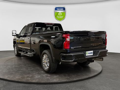 Used 2024 Chevrolet Silverado 3500 High Country w/ High Country Premium Package AWD/4WD image 3
