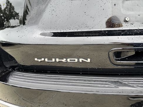 Used 2022 GMC Yukon AT4 AWD/4WD image 22
