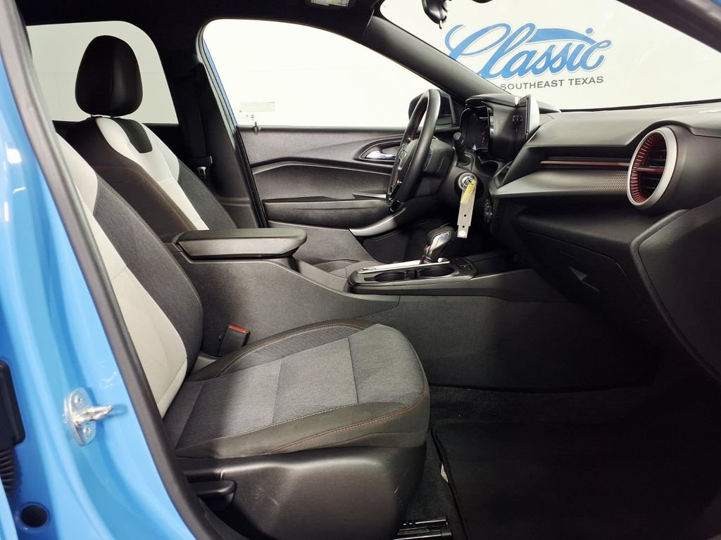 Used 2024 Chevrolet Trax RS FWD image 12