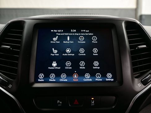 Used 2021 Jeep Cherokee Latitude Lux w/ Comfort/Convenience Group AWD/4WD image 18