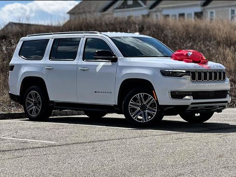 Used 2024 Jeep Wagoneer Series II w/ Flexible Seating Group image 1