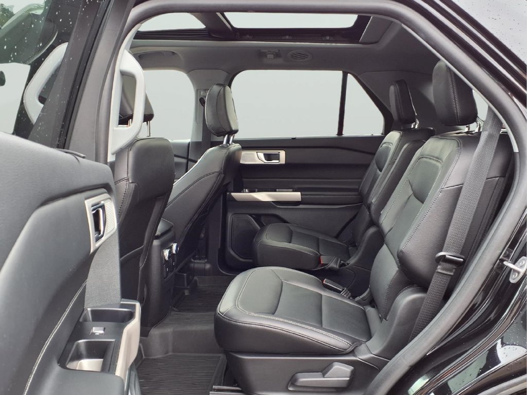 Used 2024 Ford Explorer Limited w/ Limited Technology Package AWD/4WD image 11