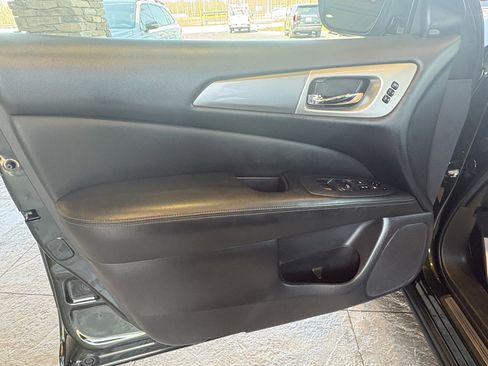 Used 2018 Nissan Pathfinder SL w/ Cargo Package image 21