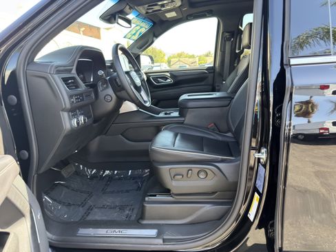 Used 2023 GMC Yukon SLT w/ SLT Luxury Package AWD/4WD image 23