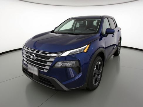 Used 2025 Nissan Rogue SV FWD image 3
