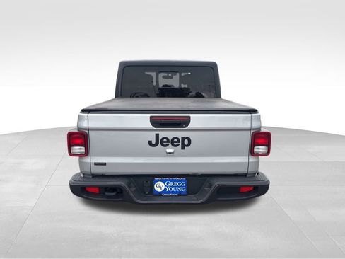 Used 2023 Jeep Gladiator Sport image 5