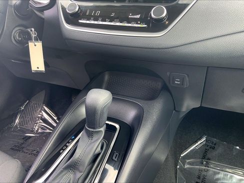Used 2025 Toyota Corolla LE FWD image 38
