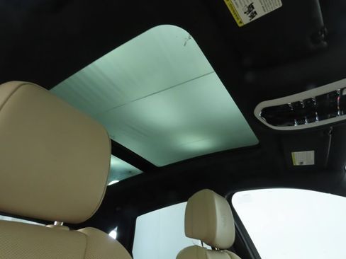 Certified 2025 Porsche Macan AWD/4WD image 22