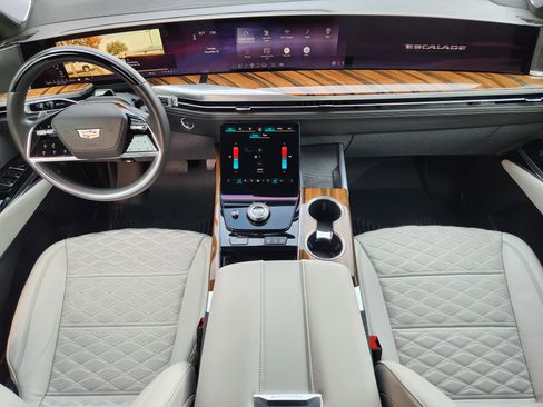 Used 2025 Cadillac Escalade Sport Platinum image 26