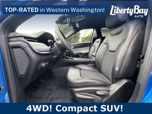 Used 2025 Jeep Compass Latitude image 14