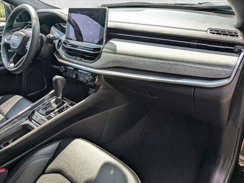 Used 2024 Jeep Compass Latitude image 20