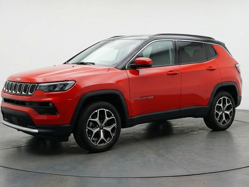 Used 2025 Jeep Compass Limited image 2