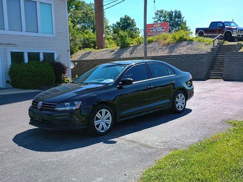 Used 2017 Volkswagen Jetta S w/ Jetta S Cold Weather Package FWD image 1