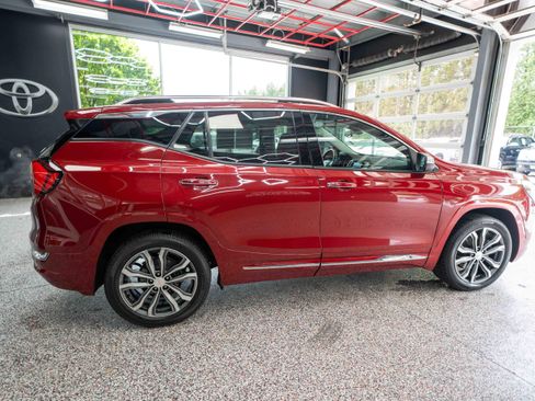 Used 2020 GMC Terrain Denali w/ Denali Premium Package AWD/4WD image 4