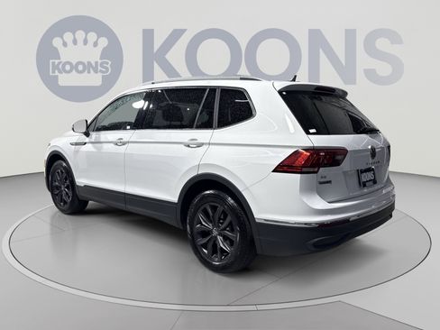 Used 2024 Volkswagen Tiguan SE w/ Panoramic Sunroof Package AWD/4WD image 8
