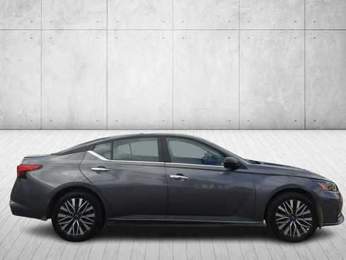 Used 2025 Nissan Altima 2.5 SV image 4