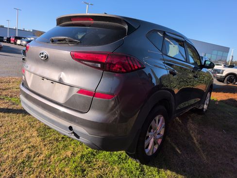 Used 2021 Hyundai Tucson SE image 2
