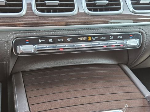 Used 2021 Mercedes-Benz GLS 450 4MATIC image 15