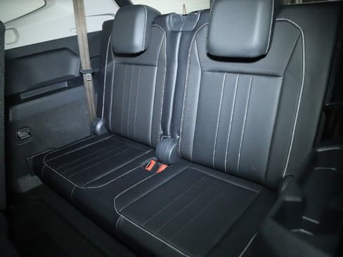 Used 2024 Volkswagen Tiguan SE image 14