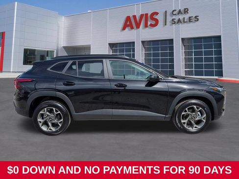 Used 2025 Chevrolet Trax LT w/ LT Convenience Package FWD image 5