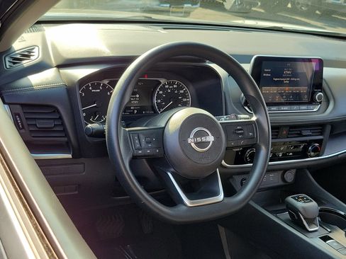 Used 2024 Nissan Rogue S FWD image 7