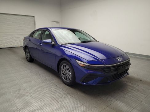 Used 2024 Hyundai Elantra Blue image 13