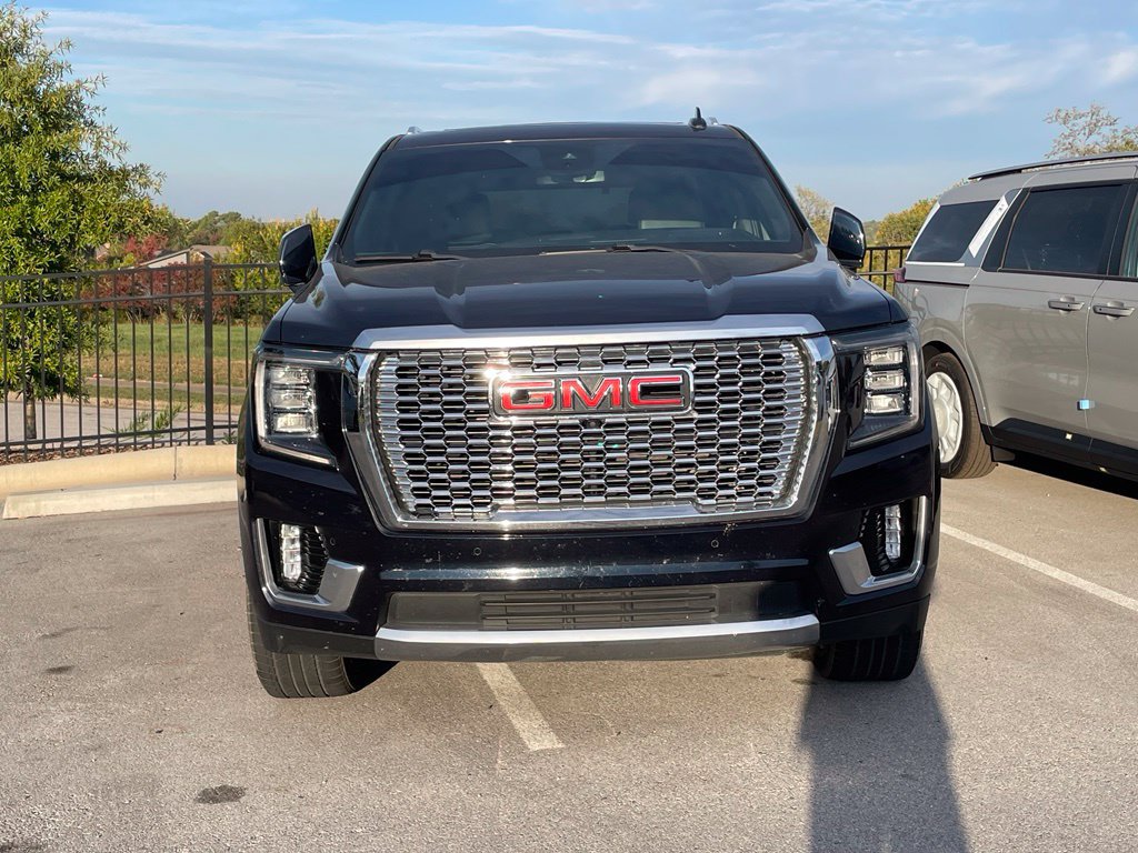Used 2023 GMC Yukon Denali RWD image 2
