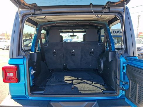 Used 2020 Jeep Wrangler Unlimited Sahara AWD/4WD image 28