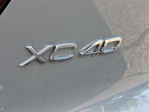 New 2025 Volvo XC40 B5 Ultra w/ Protection Package Premier image 16