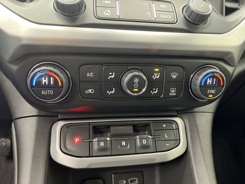 Certified 2023 GMC Acadia SLE w/ Driver Convenience Package image 24