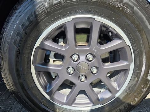 Used 2021 Jeep Gladiator Overland AWD/4WD image 9