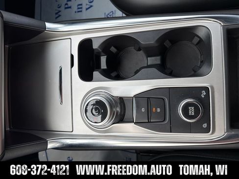 Used 2022 Ford Explorer XLT w/ Equipment Group 202A AWD/4WD image 17