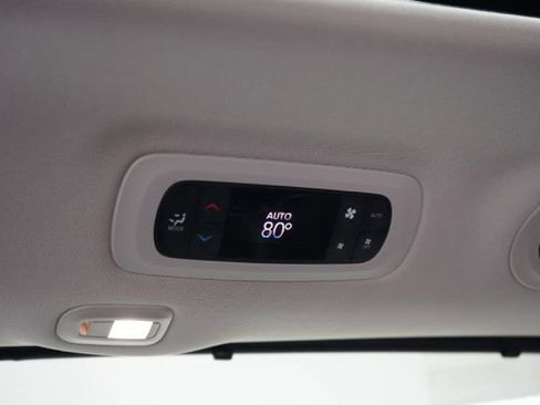 Used 2024 Chrysler Pacifica Limited image 29