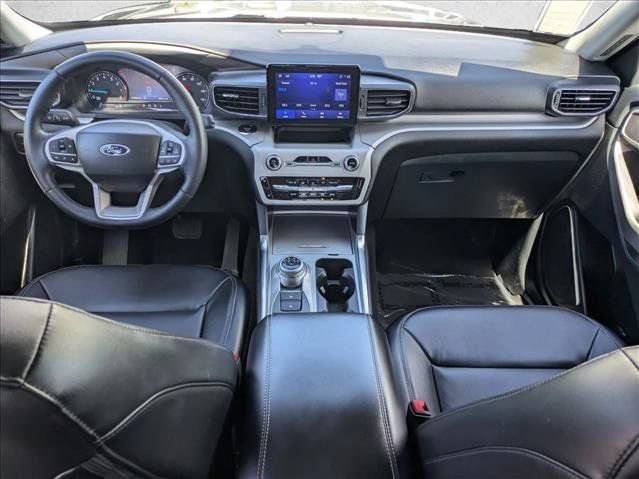 Used 2023 Ford Explorer XLT w/ Equipment Group 202A AWD/4WD image 15