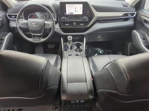 Used 2023 Toyota Highlander XLE image 25