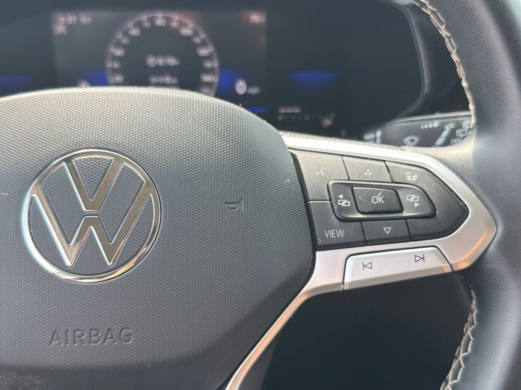 Certified 2023 Volkswagen Taos SE w/ Black Wheel Package AWD/4WD image 12
